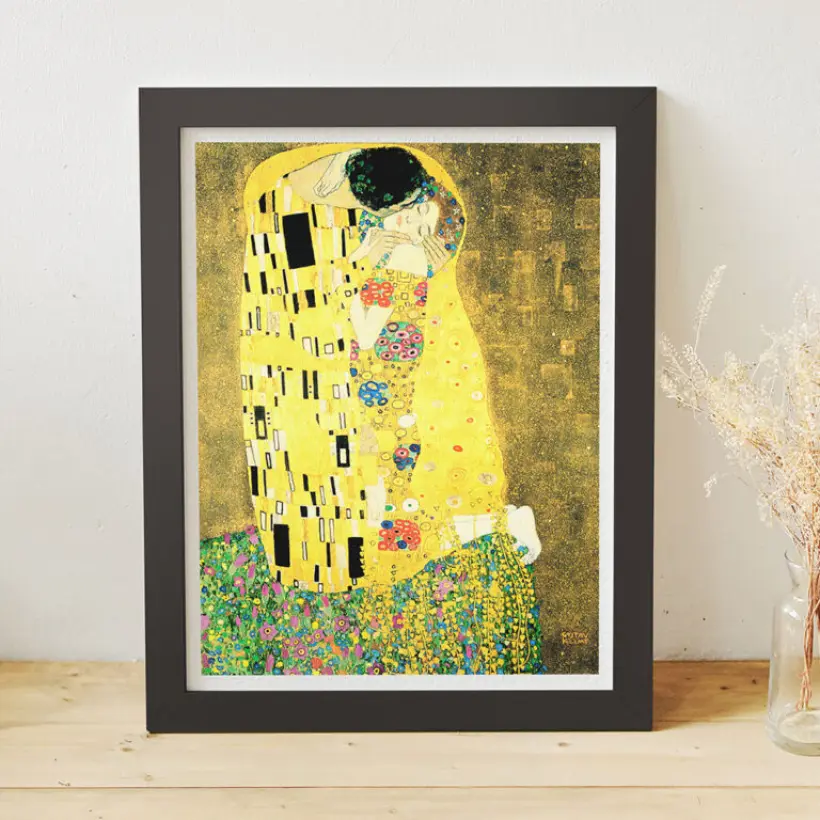 Klimt – The Kiss som færdigt puslespil i ramme